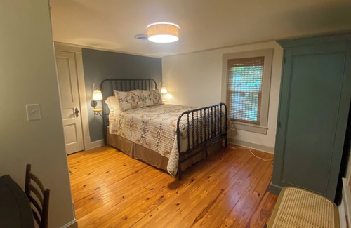 Athens House | Cozy Cottage, steps from uptown Athens and less than a mile from OU campus!