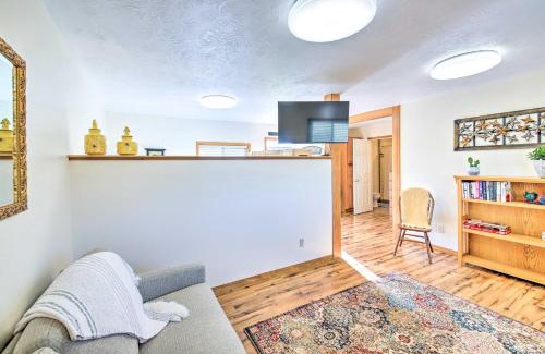 Grantsdale House | Cozy Cottage Studio Stunning Mountain Views!