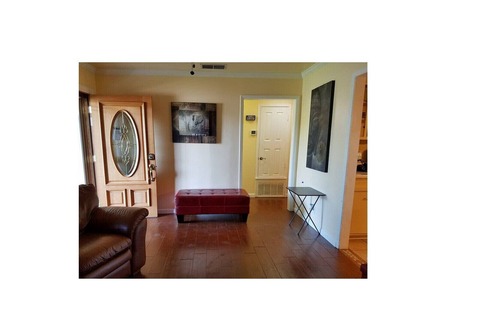Universal City House | COZY COTTAGE STYLE 3/1 HOUSE W/ SUN ROOM