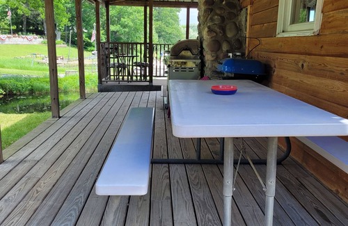 Sandy Creek Cottage | Cozy cottage that sits along canal of Sandy Pond.