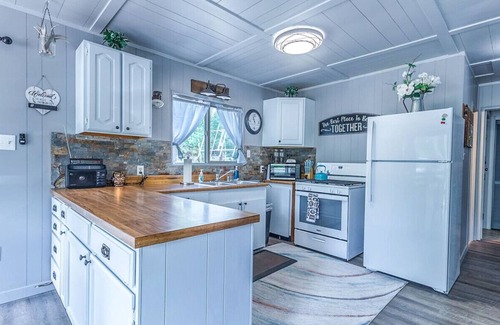 Duck Creek Village Cabin | Cozy Cottage with Stunning Deck Views