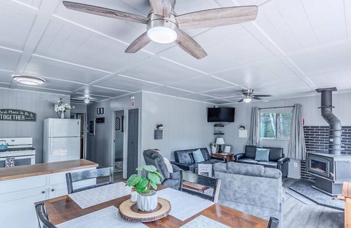 Duck Creek Village Cabin | Cozy Cottage with Stunning Deck Views