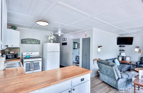 Duck Creek Village Cabin | Cozy Cottage with Stunning Deck Views