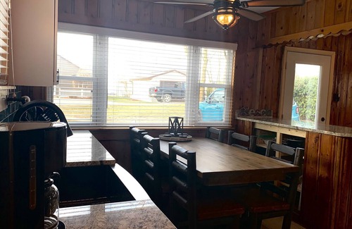 Port Austin House | Cozy Cottage w/ Sandy Lake Huron Beach Access