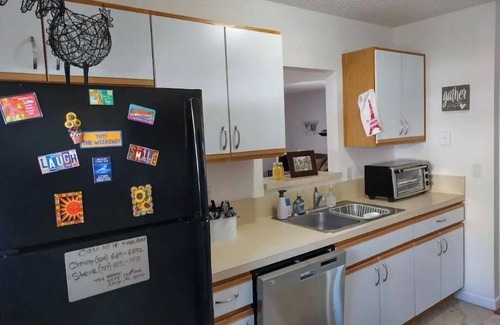 Largo House | Cozy Cottage w/Sunporch & Pool, 8 miles to Indian Rocks Beach.