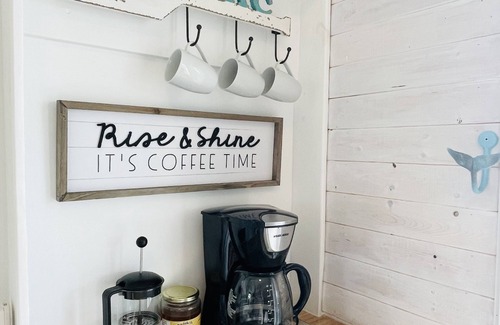 Petit-Etang Cottage | Cozy cottage w/sunset views + quick walk to a private beach (dog friendly!)