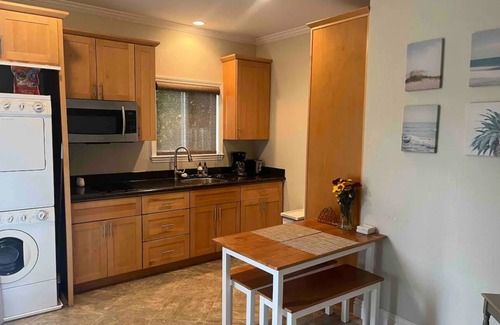 Concord House | Cozy cottage walking distance from bart