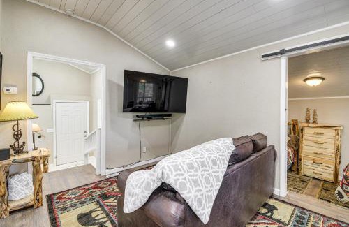 Kodak House | Cozy Cottage with Pool Btwn Knoxville and Pigeon Forge