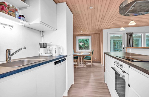 Hou House | Cozy cottage with 600 m to the beach