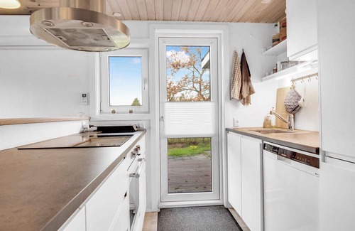 Hou House | Cozy cottage with 600 m to the beach