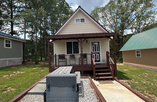 Five Points Cottage | Cozy cottage with AC, Pet-friendly, Near West Point Lake