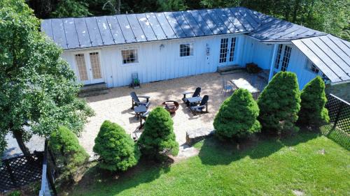 Marshall House | Cozy Cottage With Firepit, Wineries, Horses