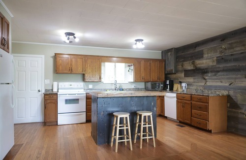 Tiny House | Cozy cottage with ping pong - short walk to the beach