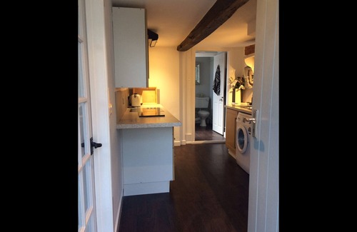 Herstmonceux Cottage | Cozy cottage, wood burner, private courtyard, parking, restaurant and pubs 500m.
