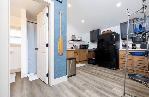 Lakeview House | Cozy Cottages on Orchard Island- Pet Friendly !