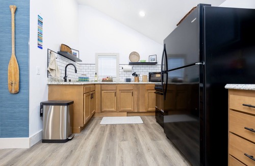 Lakeview House | Cozy Cottages on Orchard Island- Pet Friendly !