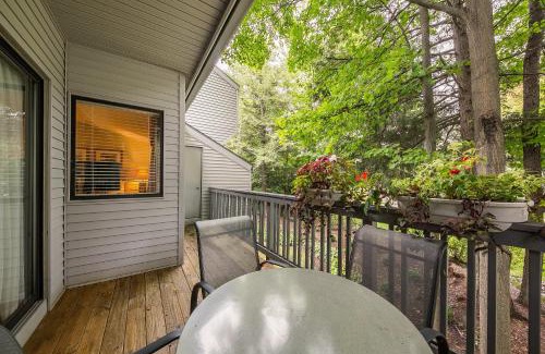 Acme Apartment | Cozy Country Lakeside Condo 5705