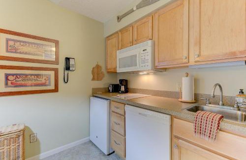 Acme Apartment | Cozy Country Lakeside Condo 5705