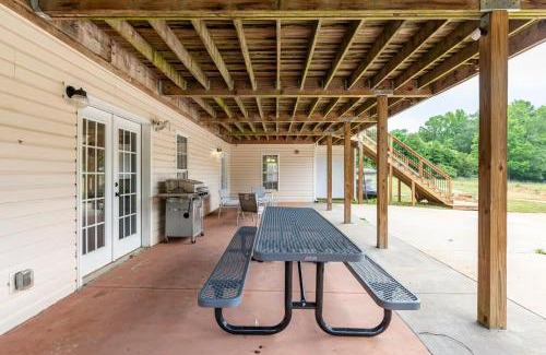 Inman Apartment | Cozy Country Poolside Getaway, 2BR, Near ATL