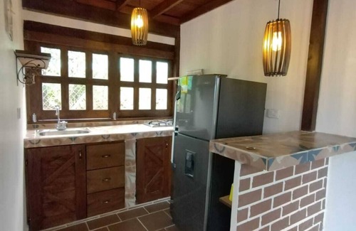 Sopetran Cottage | Cozy country retreat close to the mountains.