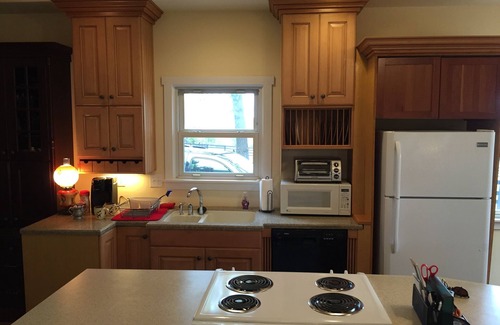 Lexington Cottage | Cozy Country Setting on 10 acres w/fishing pond, tennis and pickleball
