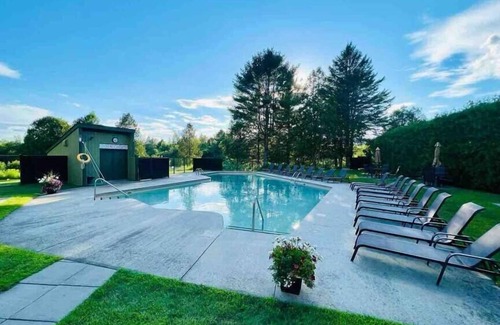 Orford Ski Chalet | Cozy country townhouse, private land