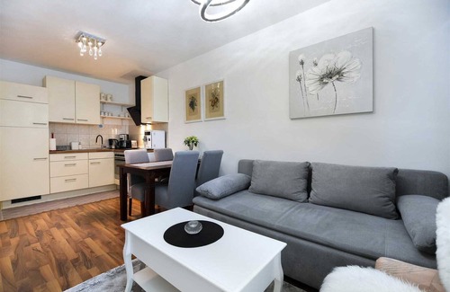 Jadreski Apartment | Cozy Couple's Getaway: 1-Bed 1-Bath Apartment with Parking