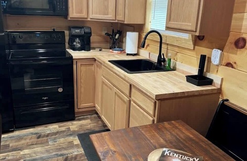 Campton Cabin | Cozy Couples Cabin in Heart of RRG!