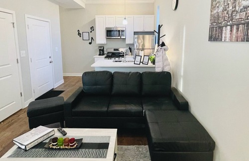 Heart of Chicago Apartment | Cozy Cove 1