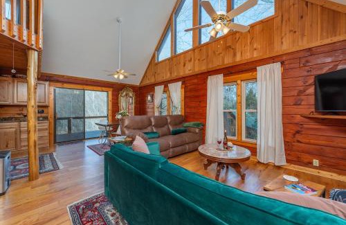Vein Mountain House | Cozy Cove Cabin Pet Friendly & Creek Access