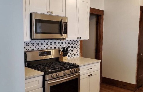 Culver House | Cozy Craftsman home located downtown Culver