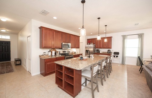 Cocoa House | Cozy Creek Retreat - mins from beaches, rockets, theme parks