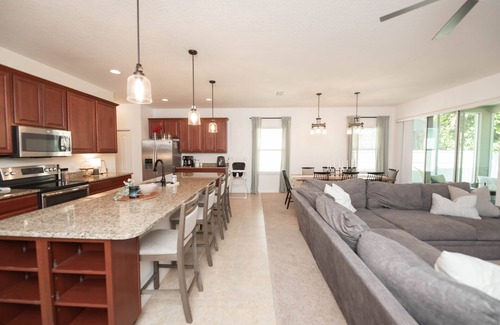 Cocoa House | Cozy Creek Retreat - mins from beaches, rockets, theme parks