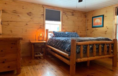 Laurelville House | Cozy Creekside Cabin in the heart of Hocking Hills