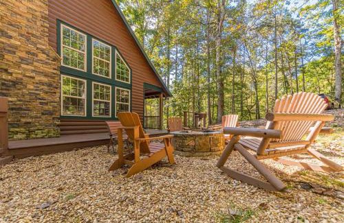 Cleveland House | Cozy Creekside Log Cabin w Firepit, Hot Tub, WIFI