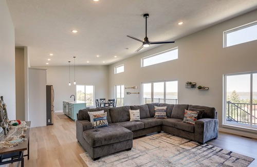 Crofton Apartment | Cozy Crofton Vacation Rental w/ Fireplace & Deck
