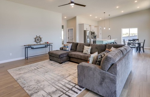 Crofton Apartment | Cozy Crofton Vacation Rental w/ Fireplace & Deck