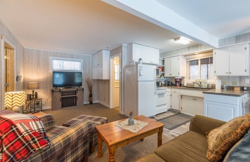 Crosby Cabin | Cozy Crosby Cabin located on Rabbit Lake with great views.