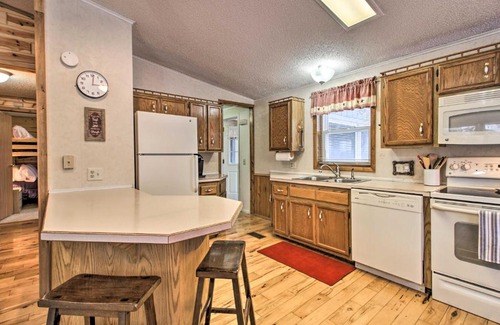 Crosby House | Cozy Crosby Cabin Near Serpent Lake and Main St