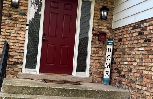Olympia Fields House | Cozy Cul-de-Sac Home w Game Room