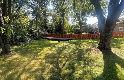 Olympia Fields House | Cozy Cul-de-Sac Home w Game Room