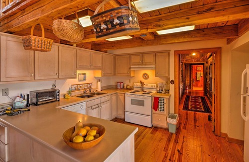 Beersheba Springs Cabin | Cozy Cumberland Mountain Cabin w/Stunning Views!