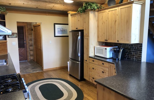 Logan Lake Cabin | Cozy Custom Log Cabin Nestled within Mile High Estates