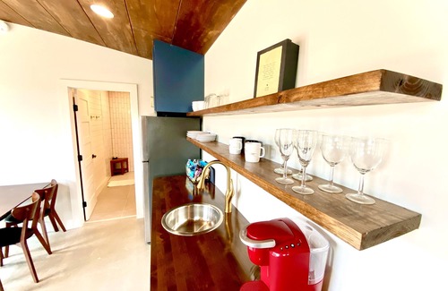 Dripping Springs House | Cozy & Cute Modern Tiny house close to wineries, wedding venues, and outdoor fun