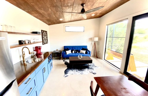 Dripping Springs House | Cozy & Cute Modern Tiny house close to wineries, wedding venues, and outdoor fun