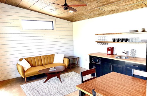 Dripping Springs House | Cozy/Cute Tiny House close to wineries, wedding venues & outdoor fun