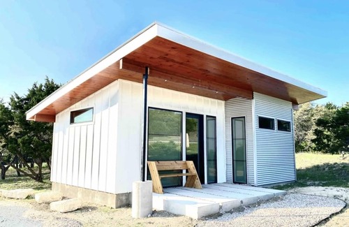 Dripping Springs House | Cozy/Cute Tiny House close to wineries, wedding venues & outdoor fun
