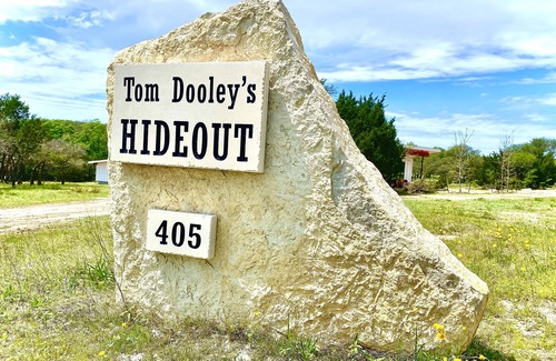 Dripping Springs House | Cozy/Cute Tiny House close to wineries, wedding venues & outdoor fun
