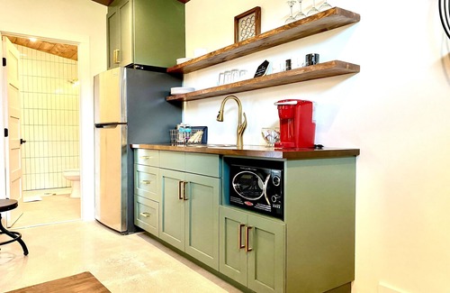 Dripping Springs House | Cozy/Cute Tiny House close to wineries, wedding venues & outdoor fun
