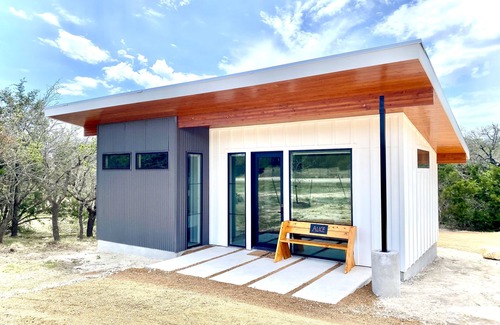 Dripping Springs House | Cozy/Cute Tiny House close to wineries, wedding venues & outdoor fun
